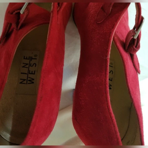 NINE WEST Vintage Red Suede Heels - Picture 5 of 6